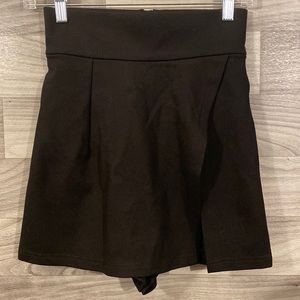 🛑FINAL PRICE DROP🛑 Chic-You Black Skorts size XS